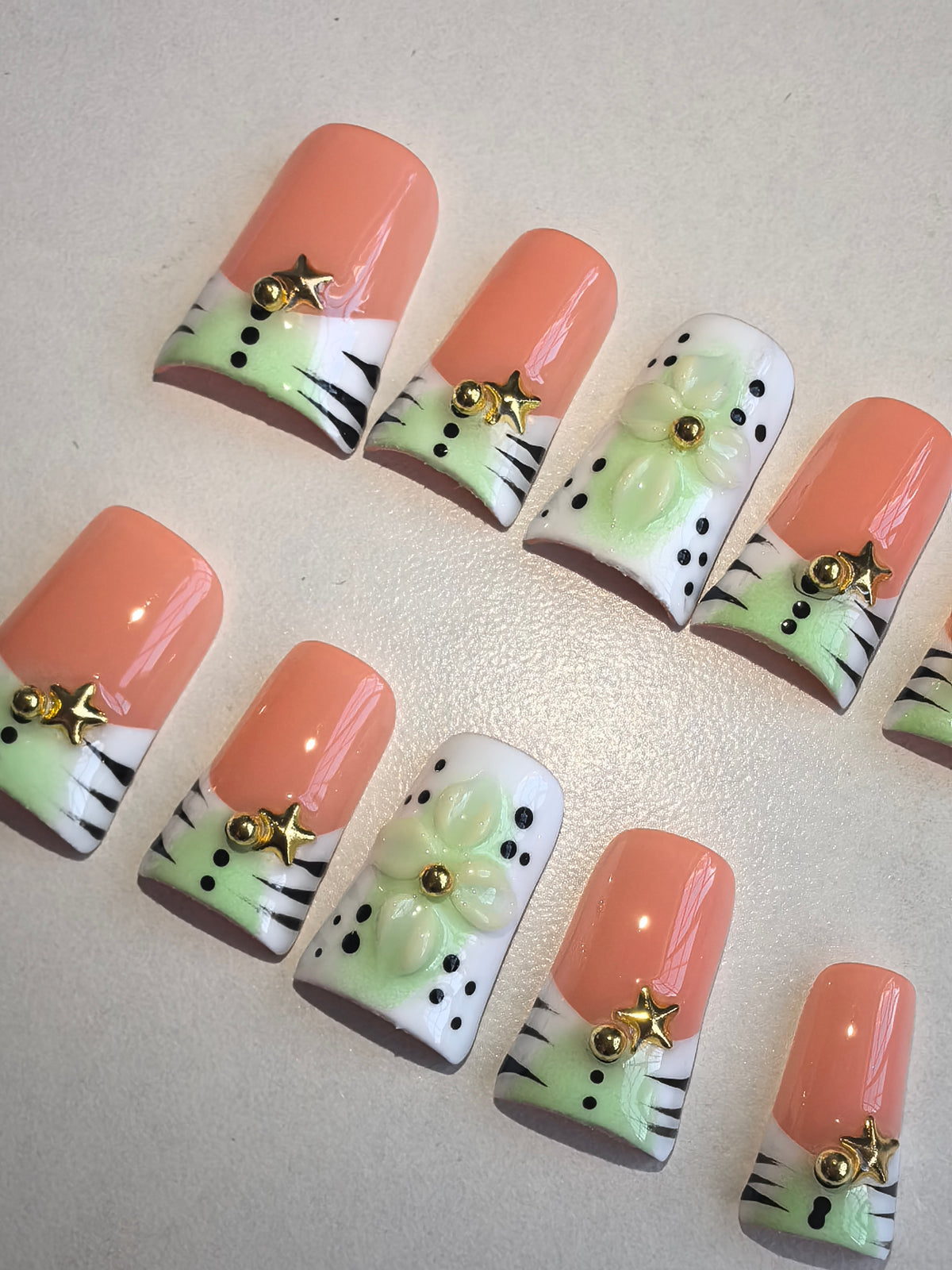 Uique green press on nail