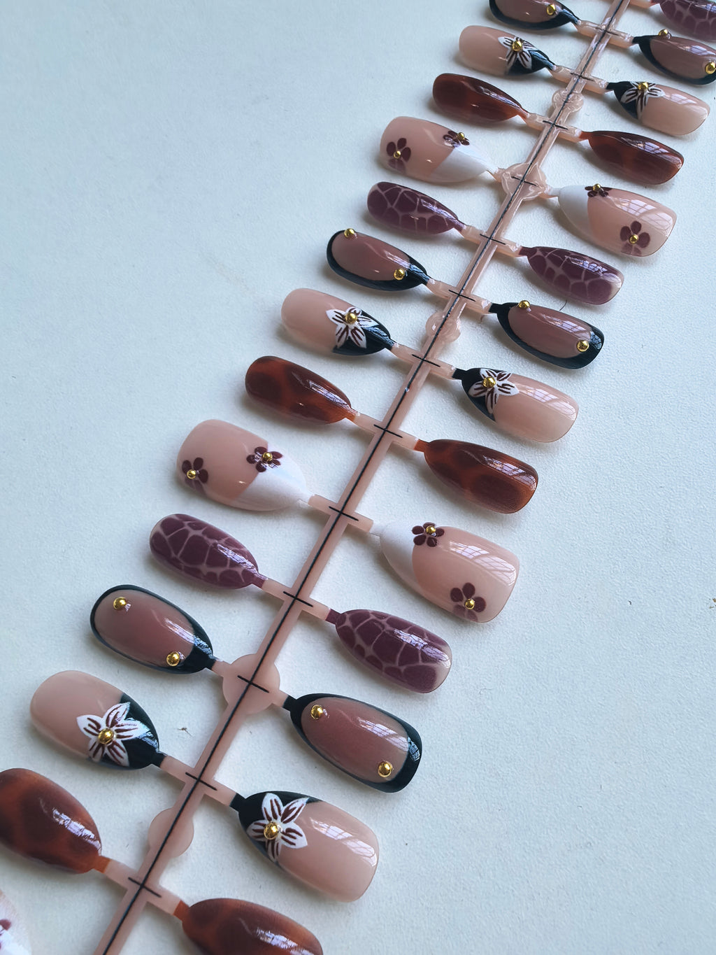24Pcs & 30Pcs Press On Nails Kit,