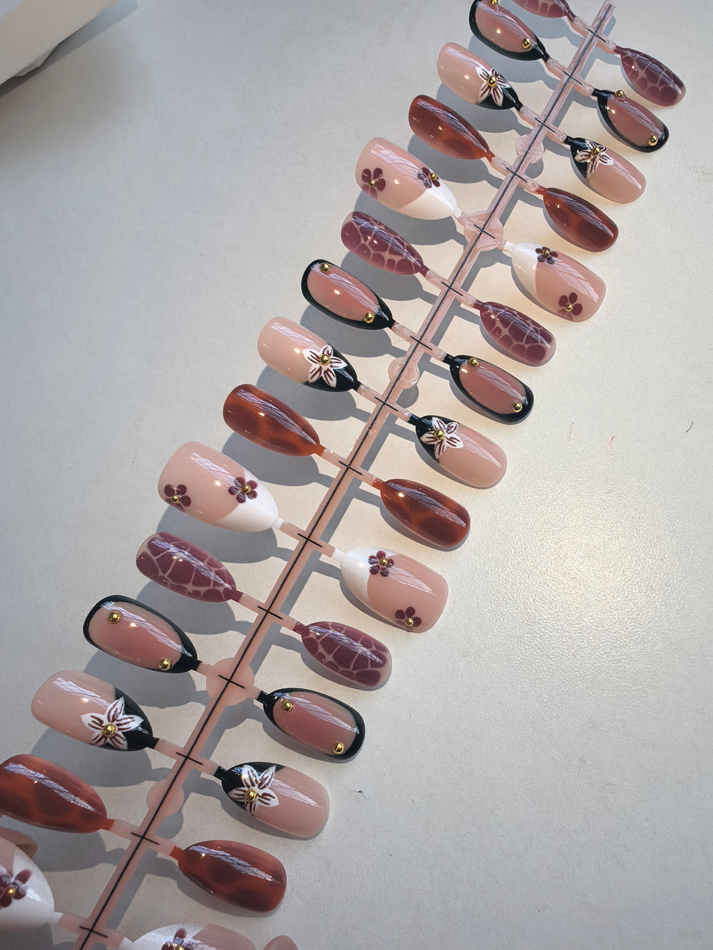 24Pcs & 30Pcs Press On Nails Kit,