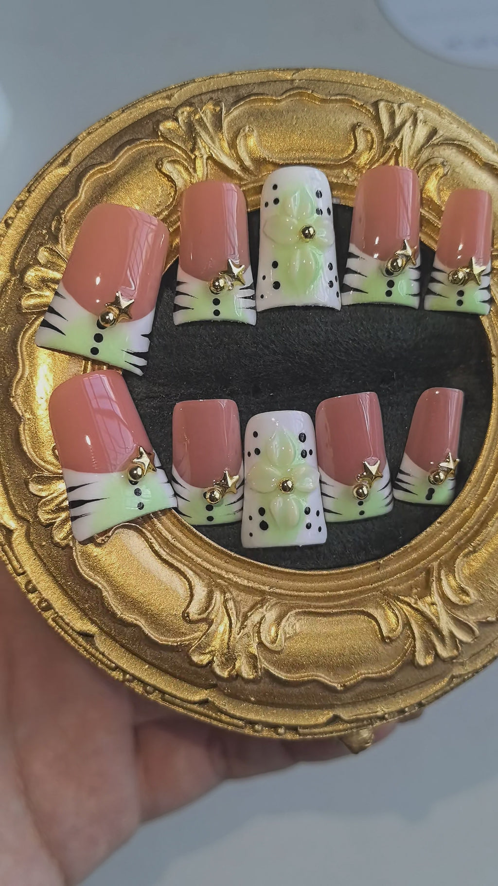 Uique green press on nail